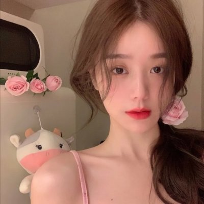 我躺帝王怀里刷视频